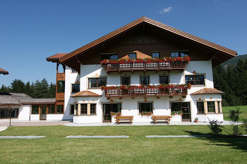 Apartments Hubertushof Dobbiaco Exterior photo